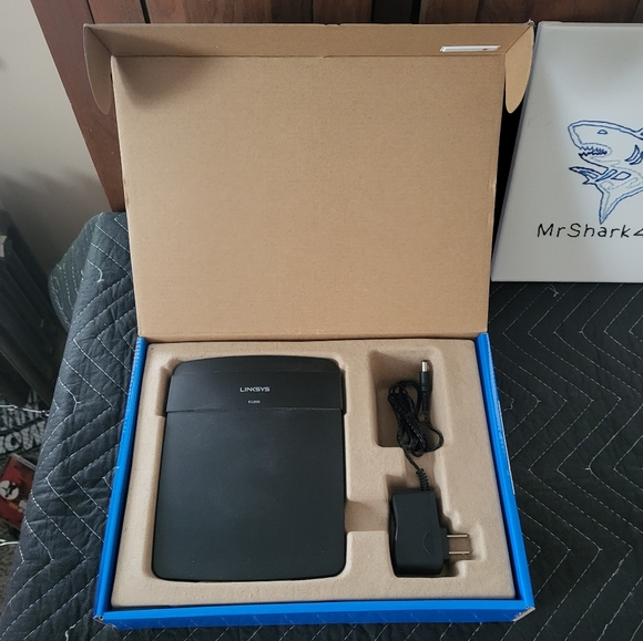 Linksys Router - Picture 6 of 11